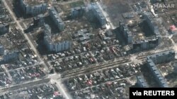 Një imazh satelitor i Mariupolit më 19 mars 2022