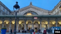 The Gare de l'Est, one of two train stations in Paris where Ukrainian refugees are arriving. (Lisa Bryant/VOA)