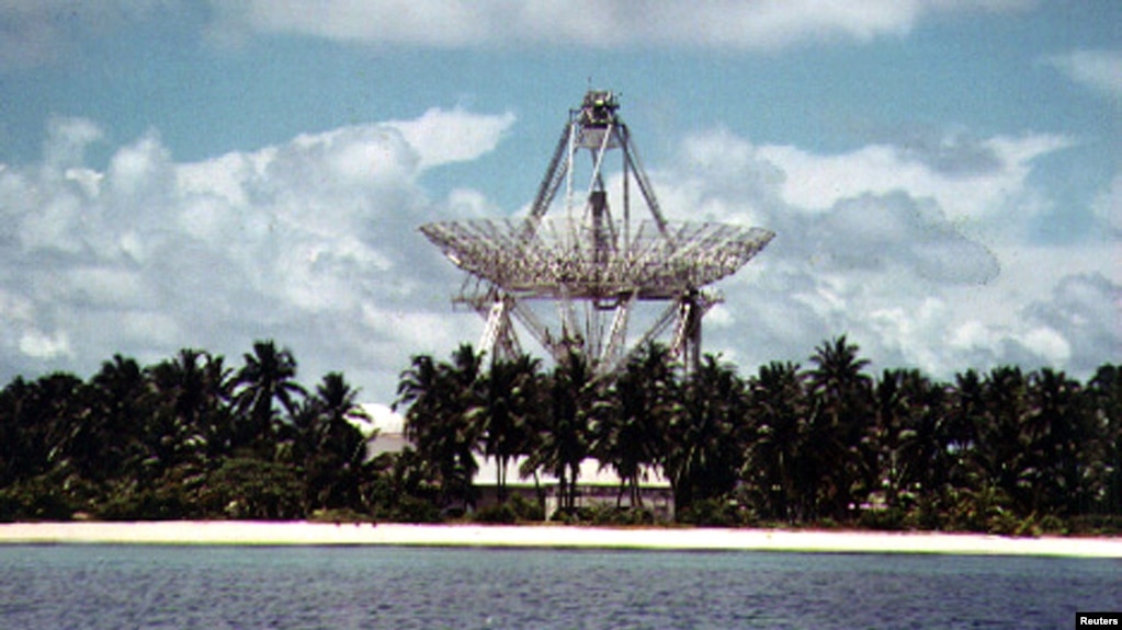 资料照：马歇尔群岛上的美军导弹测试基地的雷达装置。(photo:VOA)