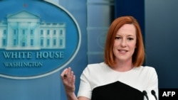 La secretaria de prensa de la Casa Blanca, Jen Psaki, intercambia con los reporteros en una rueda de prensa el en Washington DC el 14 de marzo de 2022.