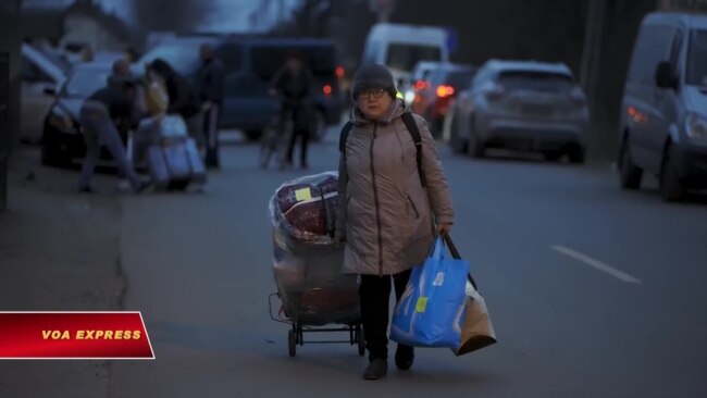Những bàn chân trở về giữa lúc hàng triệu người phải rời Ukraine