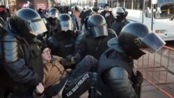 數百人在俄羅斯反戰抗議活動中被捕