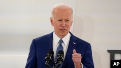 El presidente de EE. UU., Joe Biden, participa en una reunión con directores ejecutivos de varias empresas estadounidenses en Washington DC el 21 de marzo de 2022.
