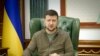 ARCHIVO - El presidente de Ucrania, Volodymyr Zelenskyy, habla en Kiev, Ucrania, en esta imagen de un video proporcionado por la Oficina de Prensa Presidencial de Ucrania y publicado en Facebook el 12 de marzo de 2022.