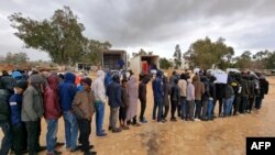 Selon l'OIM, "une embarcation transportant 25 migrants a chaviré le 12 mars au large de Tobrouk", dans l'est de la Libye.