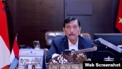 Menko Marves Luhut Binsar Pandjaitan dalam telekonferensi pers usai Ratas Evaluasi PPKM, di Jakarta, Senin (15/3) mengungkapkan pemerintah waspadai potensi kenaikan kasus akibat sub varian Omicron BA.2 (VOA)