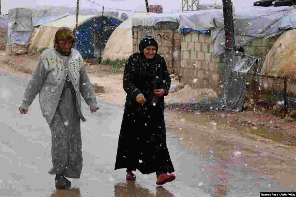 Berf &#251; Serma bi Ser Derbider&#234;n Efr&#238;n&#234; de Dibare