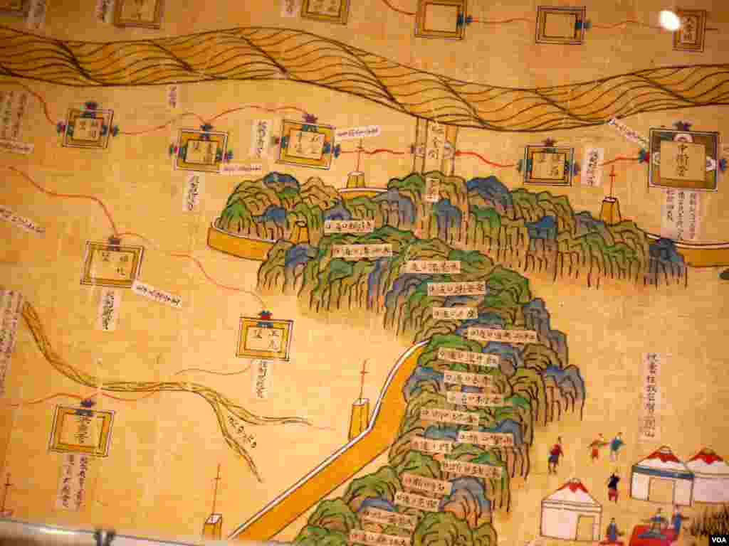 康熙皇帝赠与教宗的万里长城画卷（美国之音国符拍摄）