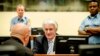 Radovan Karadzic, attendant ele prononcé du verdict en première instance, La Haye, Pays-Bas, le 24 mars 2016. 