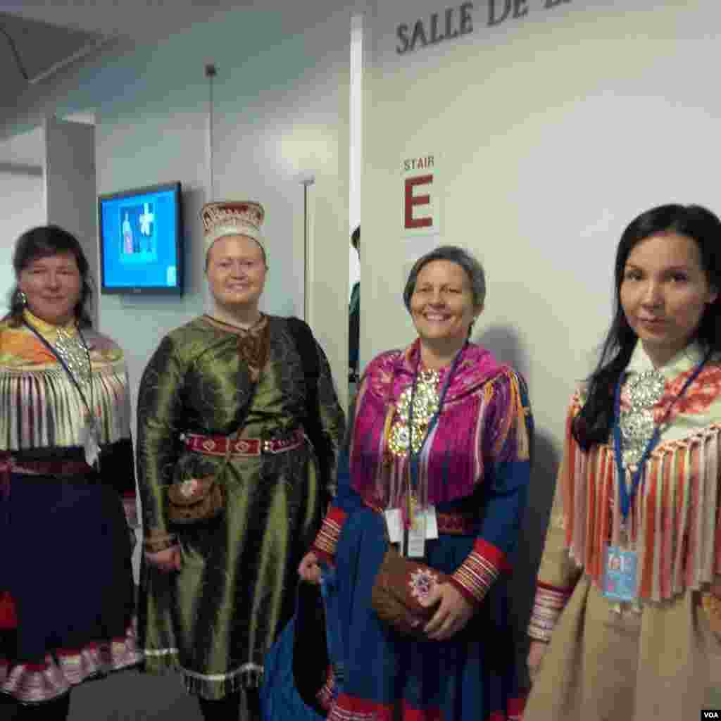 Para peserta Konferensi Suku Asli Dunia di Markas PBB, New York. (VOA/Eva Mazrieva) 
