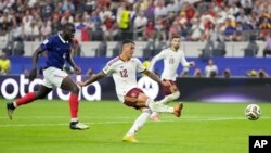 2026년 7월 14일 미국 텍사스주 알링턴에서 월드컵 준결승 스페인-프랑스 경기에서 스페인의 페드로 포로가 팀의 두 번째 골을 기록하고 있다.