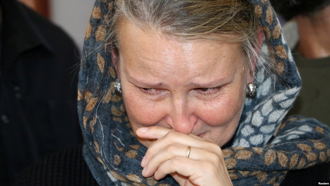 Koordinator PBB untuk kemanusiaan di Yaman, Lise Grande menangis saat mengunjungi rumah sakit yang merawat anak-anak korban pemboman di Saada, Yaman (foto: dok). 