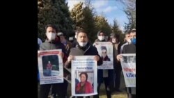 维吾尔人在中国驻土耳其大使馆前举行抗议