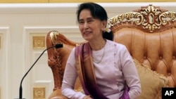 Pemimpin de facto Myanmar, Aung San Suu Kyi tetap membisu atas kekerasan yang dialami oleh warga etnis minoritas Muslim Rohingya di negara bagian Rakhine, Myanmar (foto: dok). 
