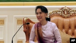 Myanmar's State Counsellor Aung San Suu Kyi smiles during a meeting with Hong Kong Chief Executive Carrie Lam at the Presidential Palace in Naypyitaw, Myanmar, Sept. 15, 2017. Facing growing condemnation globally, Aung San Suu Kyi will not attend U.N. General Assembly meetings Sept. 19-25,