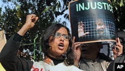 Protesters hold placards as they shout anti-government slogans in New Delhi during a protest against life sentence handed out to a doctor and social activist, Binayak Sen, 27 Dec 2010
