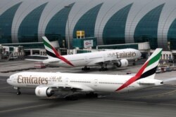 Pesawat Boeing 777-300ER Emirates Airline terlihat di Bandara Internasional Dubai di Dubai, Uni Emirat Arab, 15 Februari 2019. (REUTERS/Christopher Pike/File Photo)