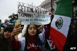 Protesti protiv Trumpove imigracione politike u Los Angelesu. (Foto: Patrick T. Fallon / AFP)