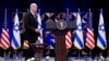 ARCHIVO - El presidente Joe Biden camina hacia el podio para pronunciar comentarios sobre la guerra entre Israel y Hamás después de reunirse con el primer ministro israelí, Benjamin Netanyahu, el miércoles 18 de octubre de 2023, en Tel Aviv.