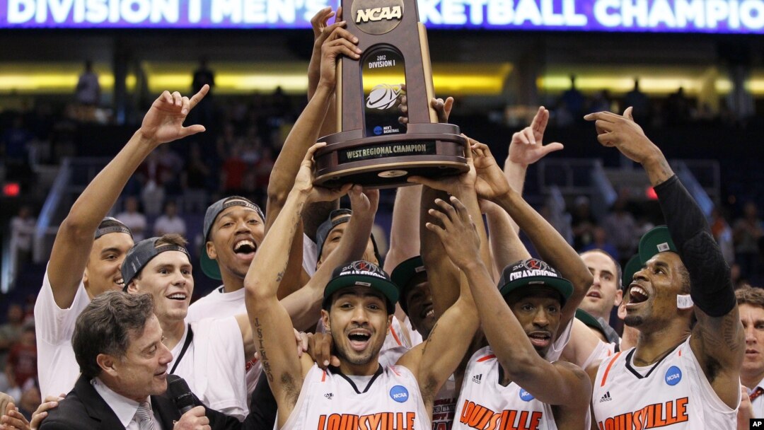 Rick Pitino y su equipo de la Universidad de Luoisville, son la sorpesa de las semifinales.