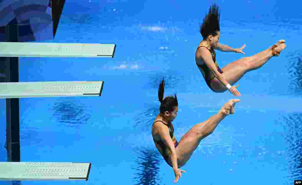 Malaysia&#39;s Sabri Nur Dhabitah and Ng Yan Yee perform in the women&#39;s synchronized 3m springboard event during the 2018 Asian Games in Jakarta, Indonesia.