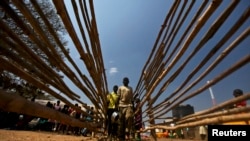 South Sudanese refugees line up for food at the Tzaipi refugee camp in Adjumani, 471 km (293 miles) north of Uganda's capital Kampala, Jan. 17, 2014. 