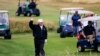 Trump Bermain Golf di Lapangan Golf Miliknya di Skotlandia