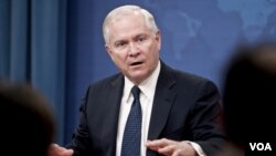 Menteri Pertahanan Amerika Robert Gates pada saat jumpa pers di Pentagon, 24 Maret 2010.