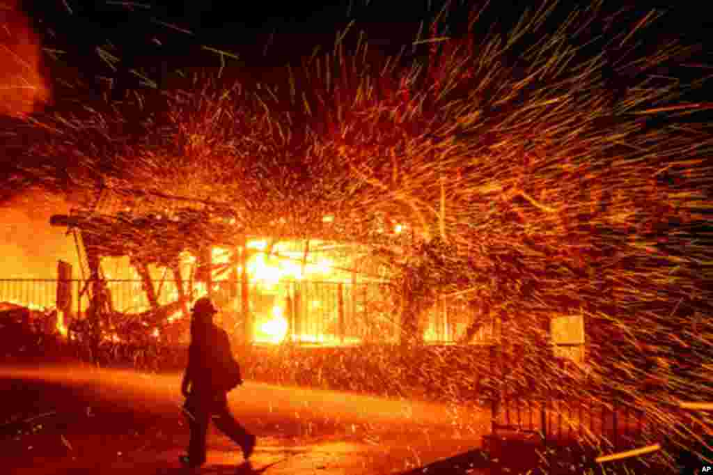 Hasta el momento, evacuaciones obligatorias han desplazado a más de 180.000 personas en el área.