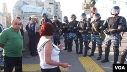 2012年5月普京就職總統前夕，在莫斯科爆發大規模反普京抗議活動，示威者同安全部隊對峙。