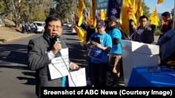 Ông Châu Văn Khảm, một doanh nhân về hưu, là một nhà hoạt động tranh đấu cho dân chủ và nhân quyền tại VN (Screenshot of ABC News)
