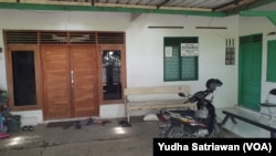 Rumah tersangka terorisme, dokter berinisial SU yang ditembak mati Densus antiteror di Sukoharjo. (Foto: VOA/ Yudha Satriawan)