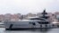 Yatch 'Lady M' ki pou oligak ris Alexei Mordashov, akoste nan po Imperia, Itali, 5 Mas 2022.