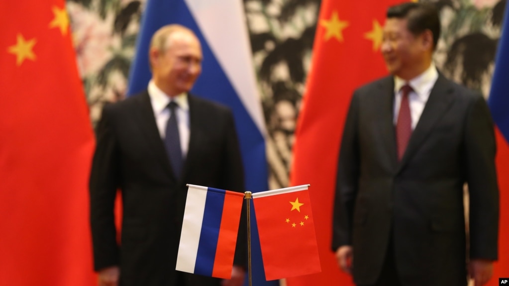 File photo: Chinese and Russian leaders standing behind the Chinese and Russian flags