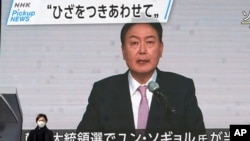 日本公共电视台NHK（日本放送协会）节目的视屏显示韩国新当选总统尹锡悦 （Yoon Suk Yeol）正在发表讲话。（2022年3月10日）