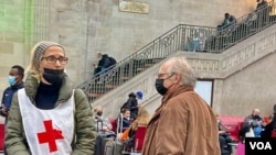 Natalia Palubniak, a native Ukrainian now living in Paris, is now volunteering at the Red Cross to help translate for newly arrived refugees. (Lisa Bryant/VOA)