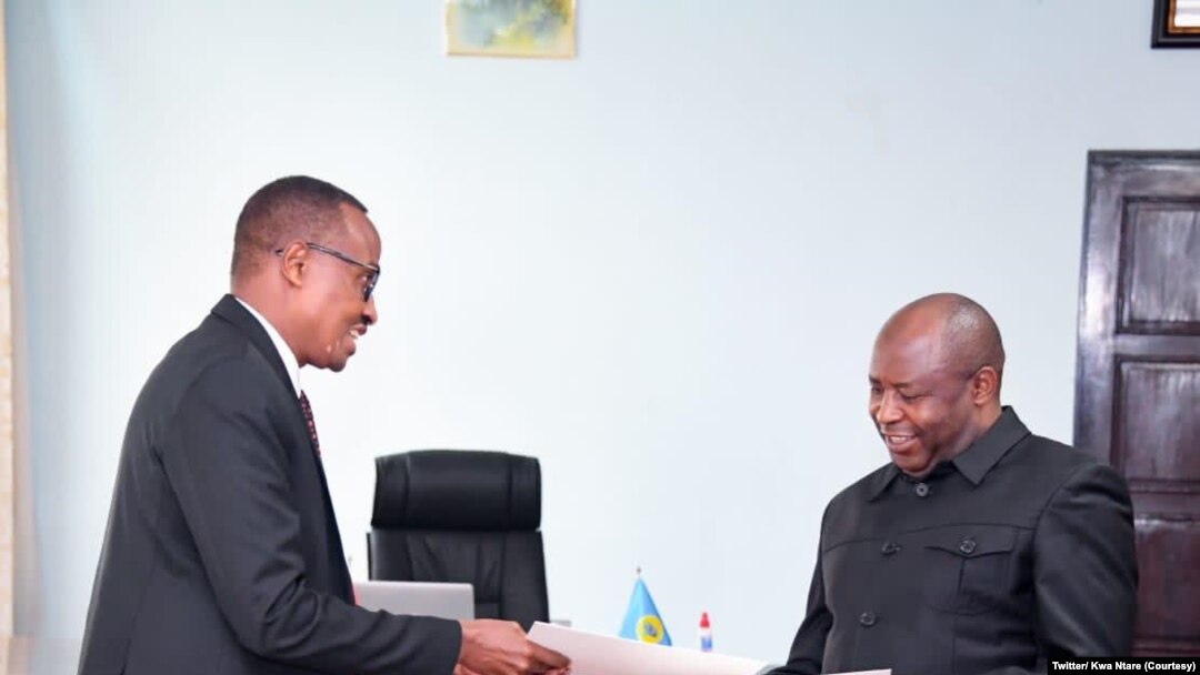 Prezida Evariste Ndayishimiye kumwe na Jenerali majoro Albert Murasira