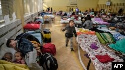 Niños ucranianos en un refugio improvisado en una escuela de Przemysl, cerca de la frontera entre Polonia y Ucrania, el 14 de marzo de 2022.