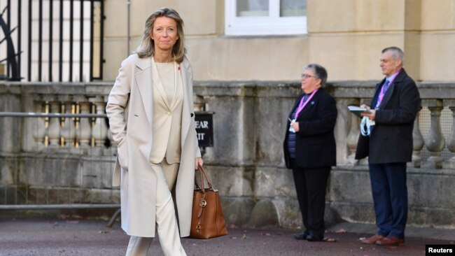 La ministra de Defensa de los Países Bajos, Kajsa Ollongren, llega a Lancaster House para la reunión de líderes de la Fuerza Expedicionaria Conjunta, una coalición de 10 estados centrada en la seguridad en el norte de Europa, en Londres, Gran Bretaña, el 15 de marzo de 2022. (Justin Tallis/Vía Reuters)