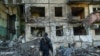 آثار حملات روسیه به ساختمانی در کی‌یف - ۱۴ مارس ۲۰۲۲