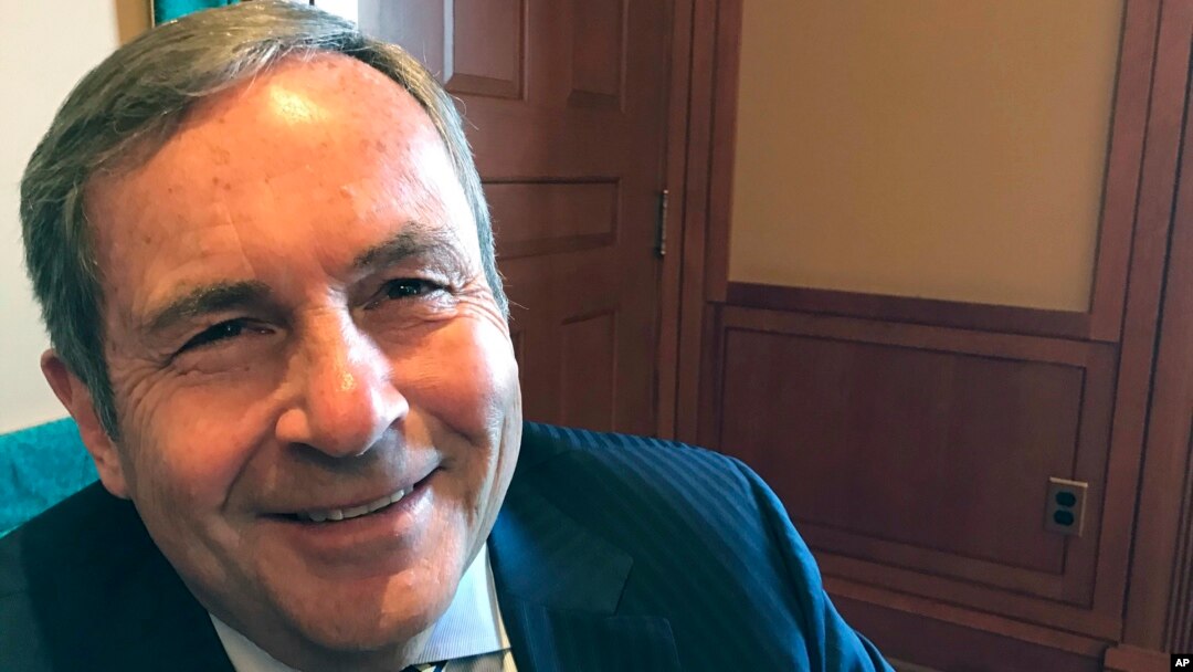 Duta Besar Kanada untuk Amerika Serikat David MacNaughton berbincang mengenai negosiasi NAFTA setelah diskusi panel di Universitas Arizona, di Tempe, Arizona, 21 Februari 2018.
