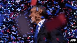 Tổng thống Obama sau khi đọc bài diễn văn chiến thắng tại Chicago, ngày 7/11/2012. 