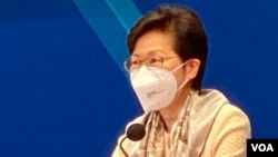 香港特首林鄭月娥沒有正面回應暫緩全民強檢是否選擇”與病毒共存”政策。(美國之音 湯惠芸)