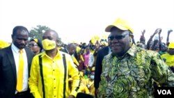 Citizens Coalition for Change leader Nelson Chamisa, Tendai Biti and other party officials in Masvingo. 