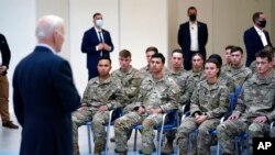 Президент Байден на встрече с американскими военнослужащими. 