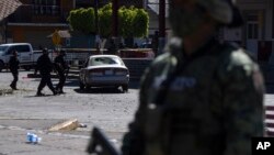 La policía trabaja en el área de un tiroteo masivo en Parangaricutiro, México, el jueves 10 de marzo de 2022. Foto de archivo.