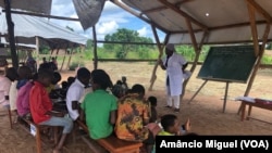 Chiúre, Cabo Delgado, Mozambique, makeshift school