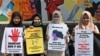 Para aktivis antikekerasan seksual menggelar protes menentang aksi kekerasan seksual di lingkungan kampus di Indonesia dalam aksi di Jakarta, pada 10 Februari 2020. (Foto: AFP/Adek Berry)