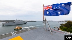 澳大利亞皇家海軍的阿德萊德級巡防艦停泊在布里斯班港。（2022年1月18日）