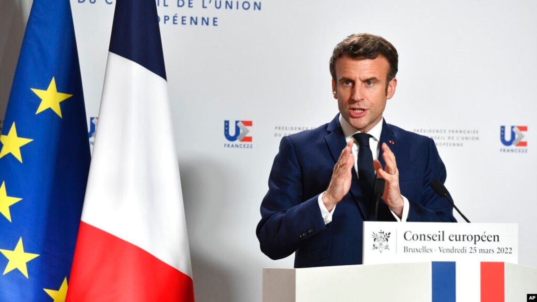 Predsednik Francuske Emanuel MAkron govori tokom konferencije za štampu nakon Samita EU u Briselu, Belgija, 25. marta 2022.